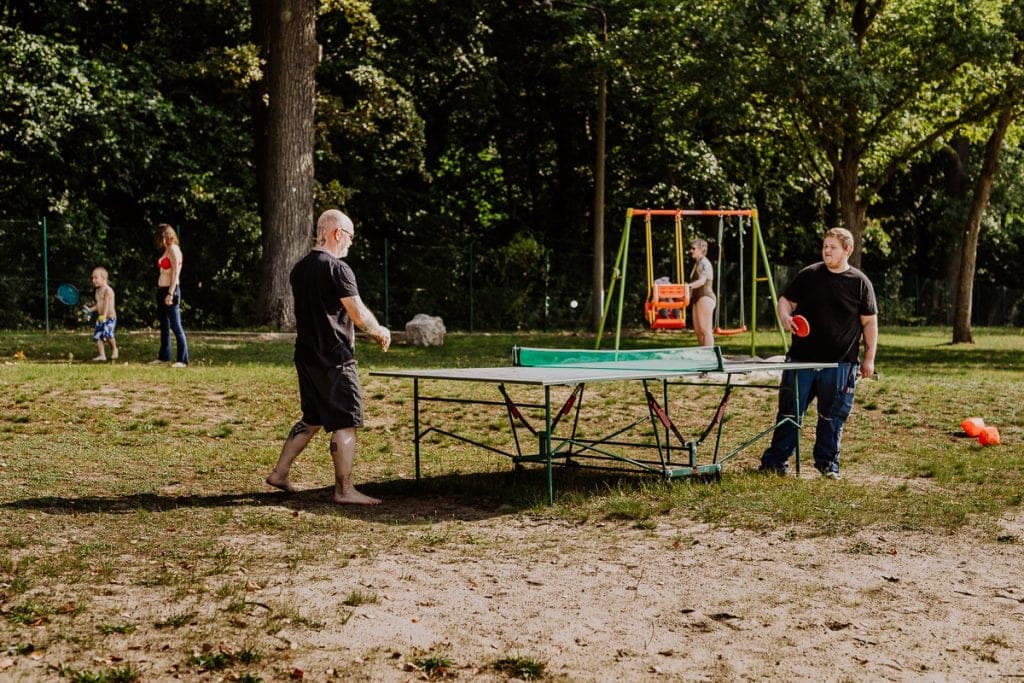 Strandbereich mit Badegästen